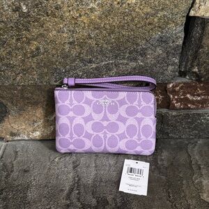 **SOLD**DO NOT PURCHASE**NWT COACH Signature Corner Zip Wristlet